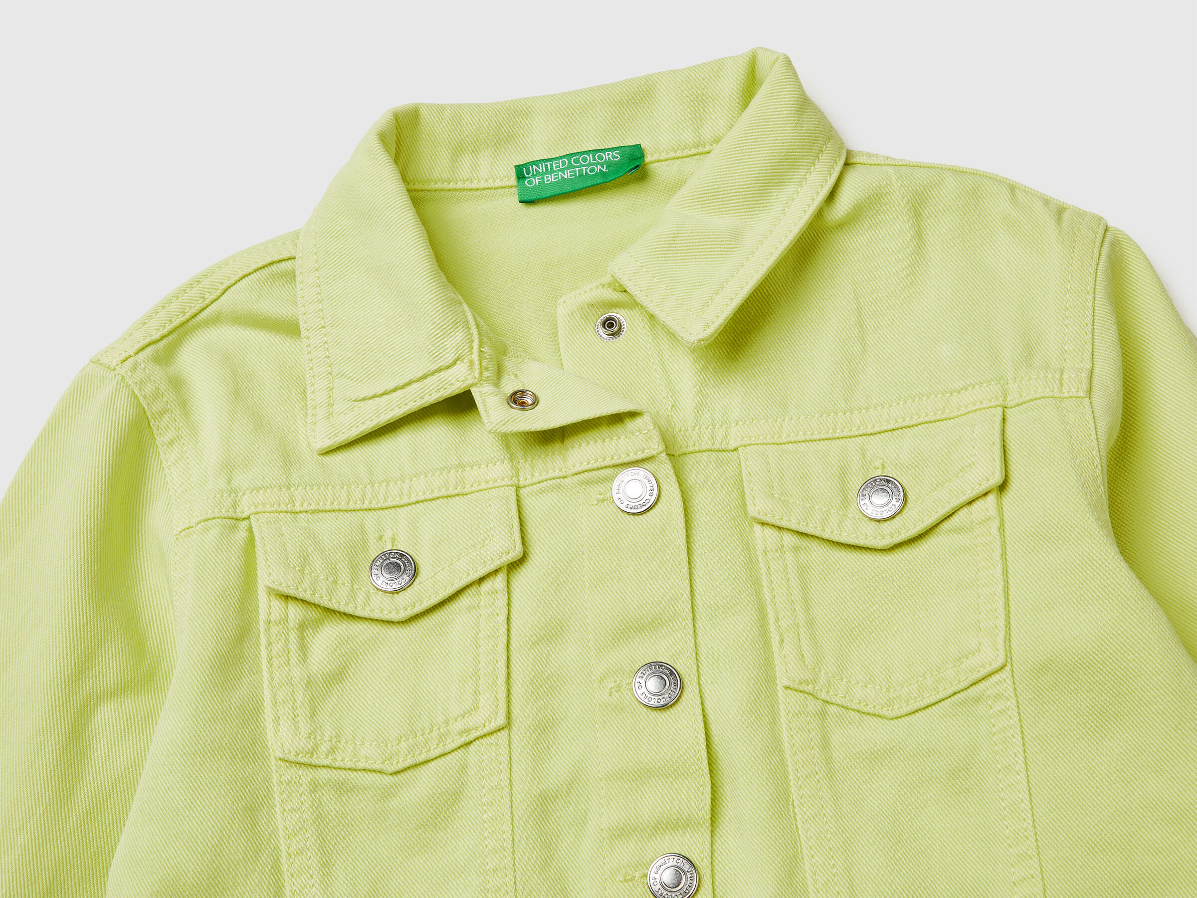 United Colors Of Benetton / Укороченный джинсовый жакет для девочки - фото 3