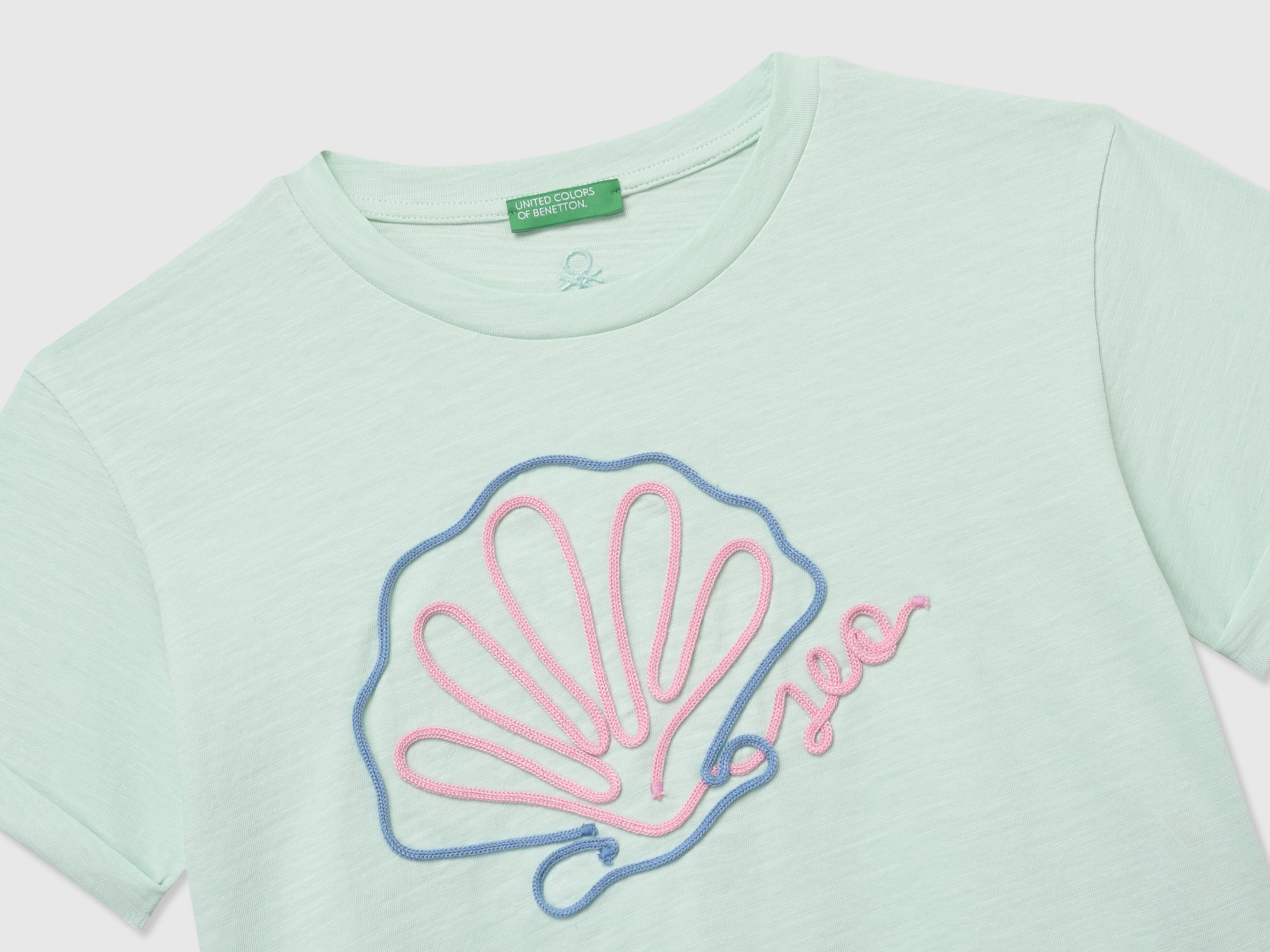 United Colors Of Benetton / Укороченная футболка с вышивкой для девочки - фото 3