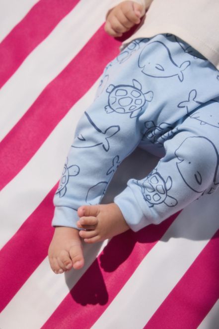 Mothercare / Комплект слип, боди 2 шт., брюки, лонгслив, фартук нагрудный, варежки-царапки и шапка для мальчика