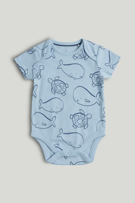 Mothercare / Комплект слип, боди 2 шт., брюки, лонгслив, фартук нагрудный, варежки-царапки и шапка для мальчика