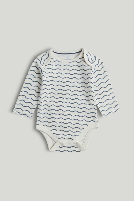Mothercare / Комплект слип, боди 2 шт., брюки, лонгслив, фартук нагрудный, варежки-царапки и шапка для мальчика