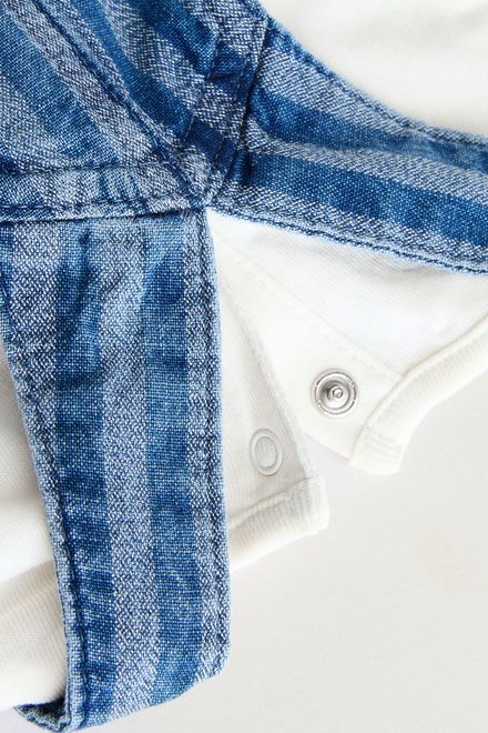 Next / Комплект полукомбинезон джинсовый и боди для мальчика - фото 8