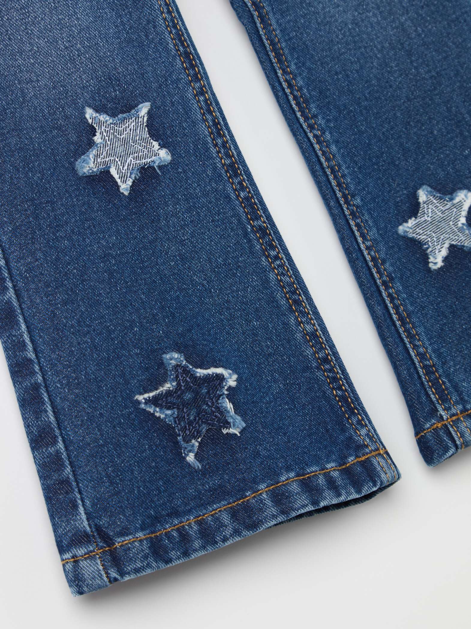 OVS / Джинсы с нашивкой для девочки - фото 4